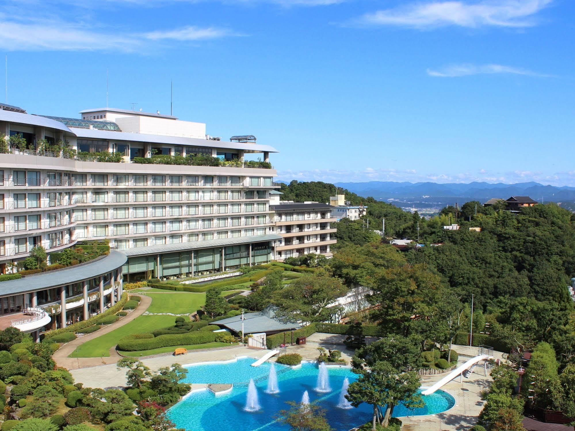 Arima Grand 4*